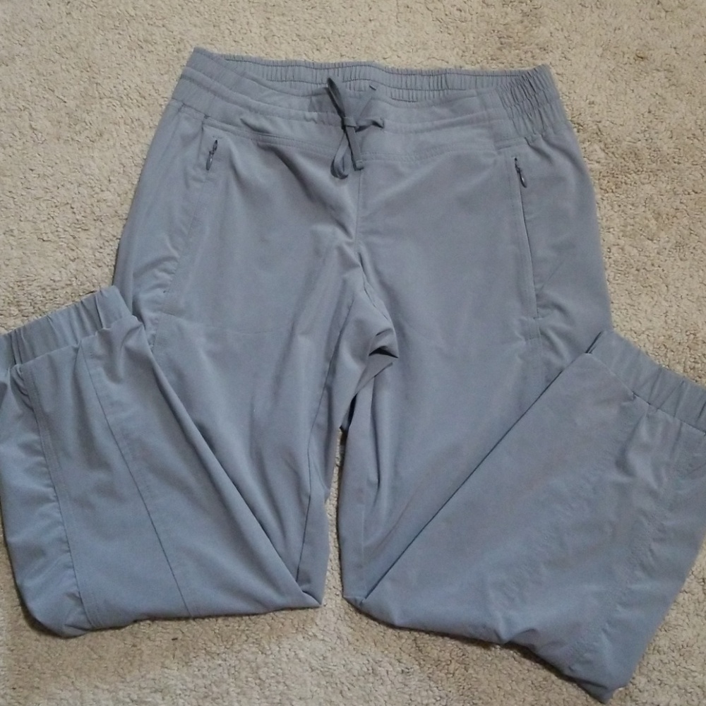 🚫SOLD🚫Athleta cropped pants